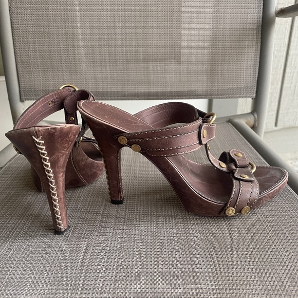 BCBG MaxAzria Brown Leather Slides Sandals Heels - Picture 1 of 10